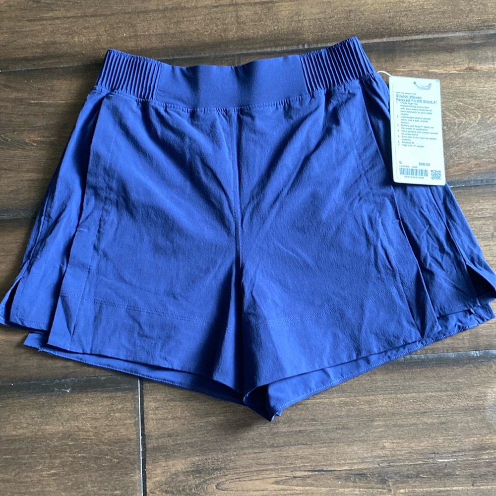 Stretch Woven Relaxed Fit HR Short Lululemon NWT Small